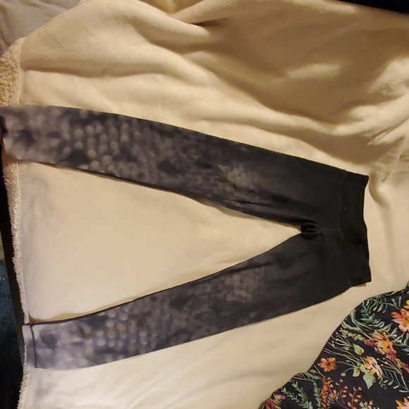 Lululemon leggings - Picture 2 of 4